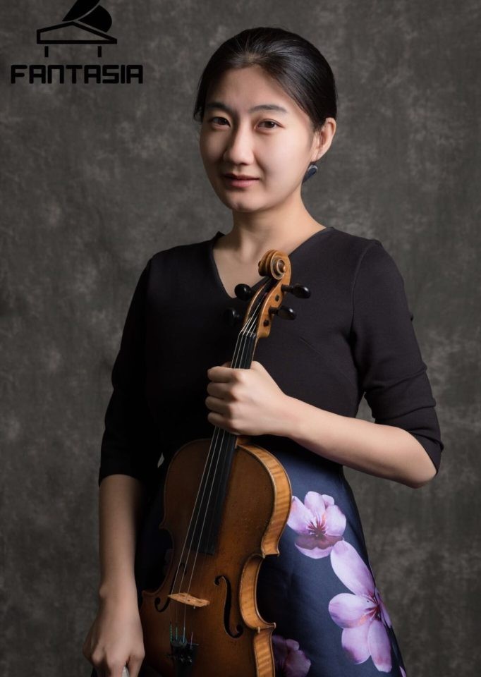 Violin teacher Ms Crystal Jia Gu